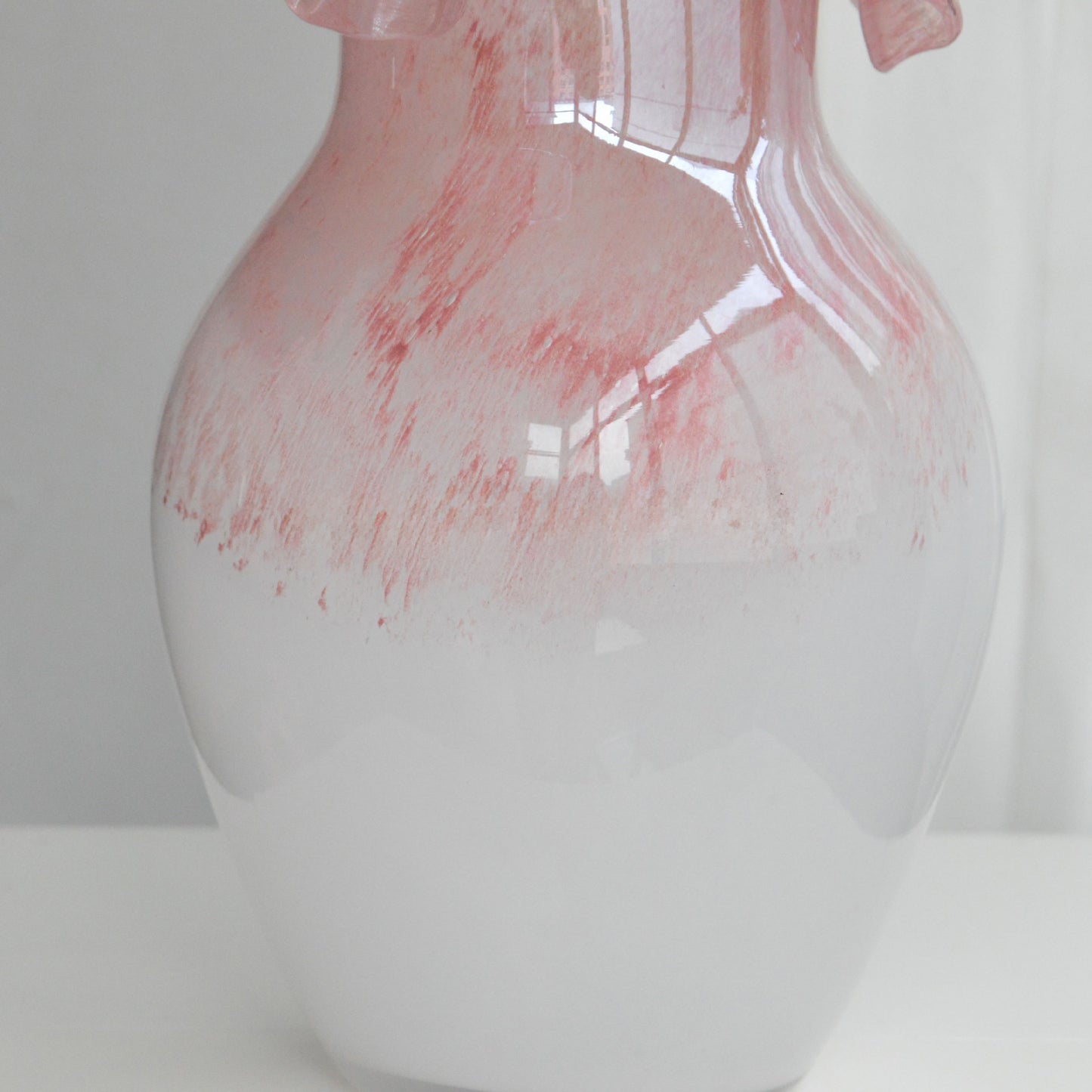 Dopamine Pink Gradient Ruffled French Fenton Artistic Glass Vase